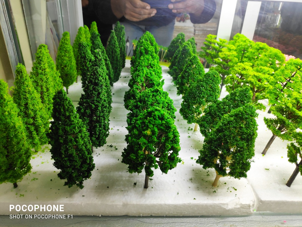 Maqueteria arbolitos pinos de plastico MEDIANOrealistas